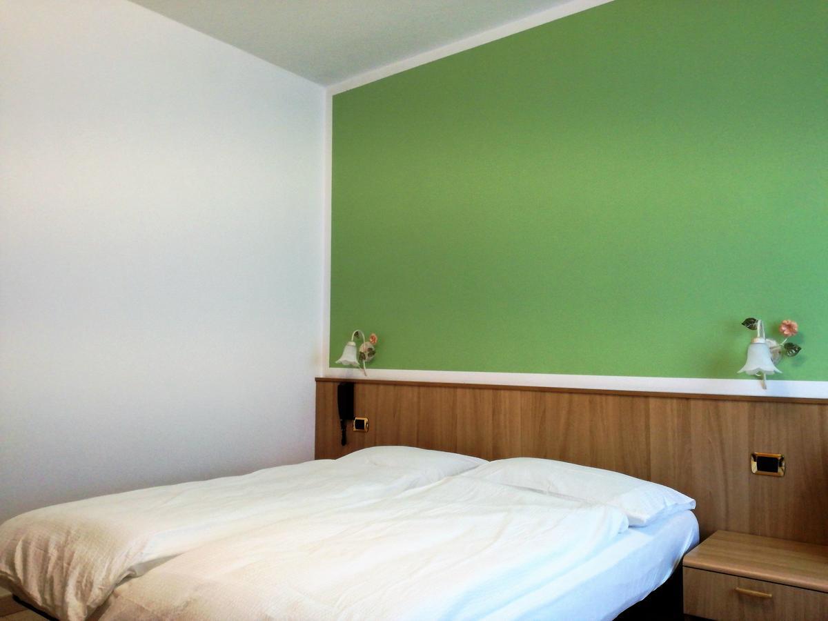 Green Base Hotel B&B Malè Esterno foto